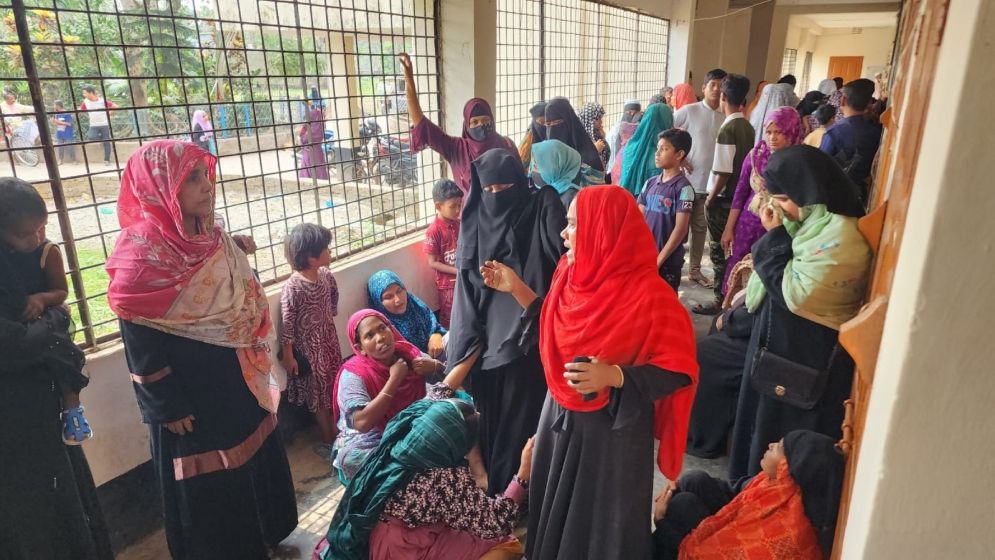 শরীয়তপুরে ভ্যান উলটে দুই মাসের শিশুর মৃত্যু