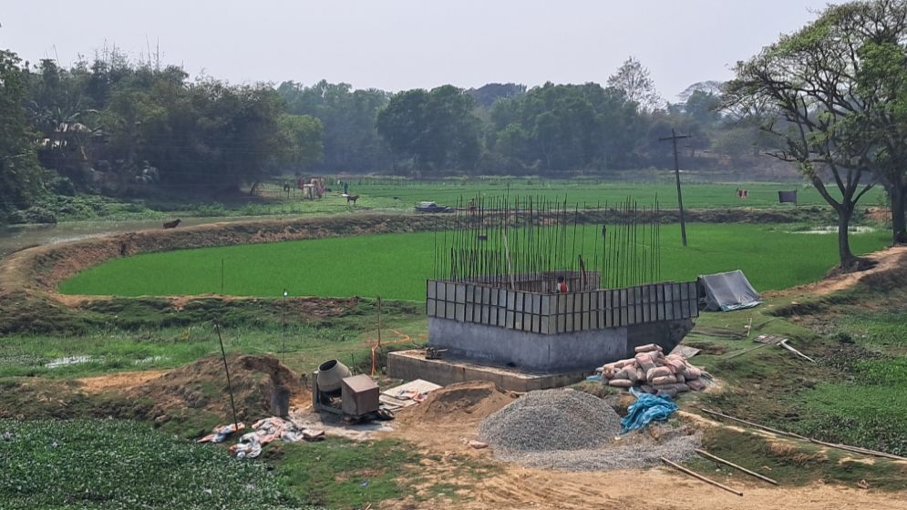 অনিয়মের অভিযোগে ৩ দফায় বন্ধ কাজ, ৯ মাসেও শেষ হয়নি