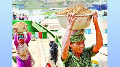 রাজনীতি ও অর্থনীতিতে পিছিয়ে নারীরা