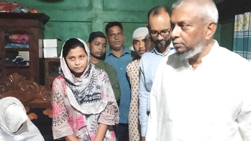 ক্ষেপণাস্ত্রের আঘাতে দুবাইয়ে নিহত আহমেদের লাশ নিয়ে বাড়িতে মন্ত্রী