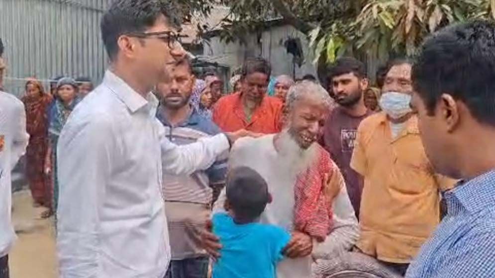 ইরানের মিসাইল হামলায় নিহত মোশারফের বাড়িতে মাতম