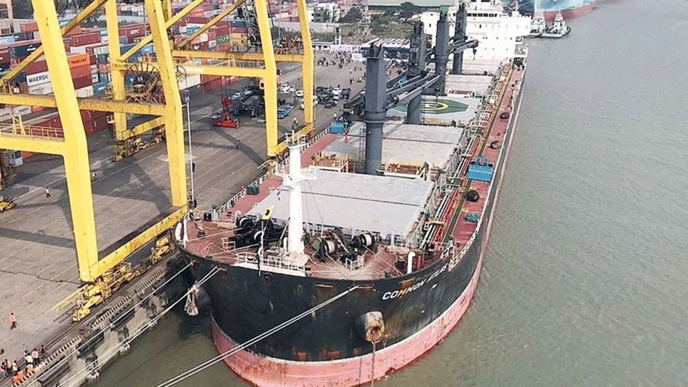 চট্টগ্রাম বন্দরে পৌঁছাল ২৭ হাজার টন ডিজেলবাহী আরও একটি ট্যাংকার