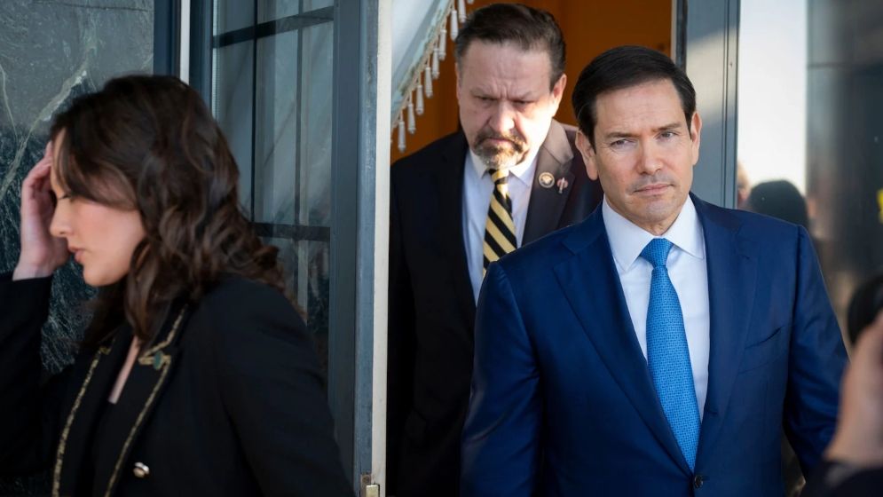 ইরানের পালটা হামলার শঙ্কায় মধ্যপ্রাচ্য ছাড়ছেন আরও মার্কিন কূটনীতিক