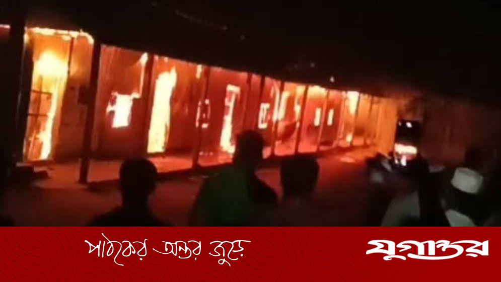 তারাবির নামাজের সময় কুমিল্লার মাদ্রাসায় ভয়াবহ অগ্নিকাণ্ড, ১০ লাখ টাকার ক্ষতি