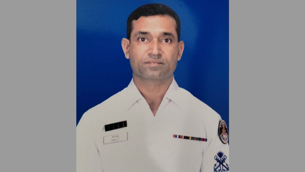 নিজের অস্ত্রের গুলিতে কোস্টগার্ড কর্মকর্তা নিহত