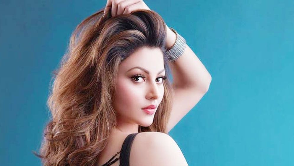 ‘মনের ভেতরে একটা ভয়ে কুঁকড়ে যাচ্ছি’