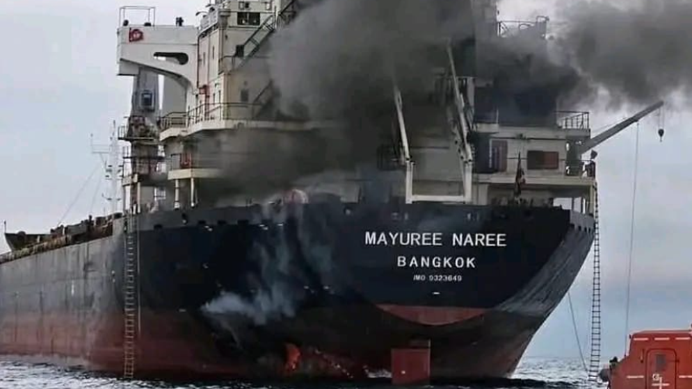 হরমুজ প্রণালীতে উত্তেজনা, তিন কার্গো জাহাজে হামলা