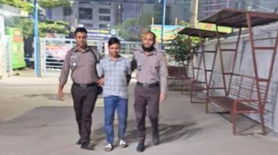শিক্ষককে মারধর করা সেই শিক্ষার্থী গ্রেফতার