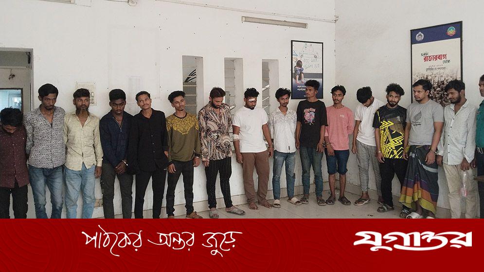 টঙ্গীর দুই বস্তিতে পুলিশের অভিযান: ছিনতাই ও মাদক কারবারে জড়িত ১৬ জন গ্রেফতার