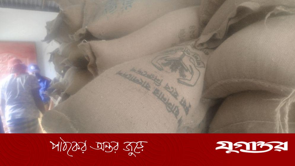 লক্ষ্মীপুরে ভিজিএফ চালের বস্তায় শেখ হাসিনার স্লোগান, বিতর্কের সৃষ্টি