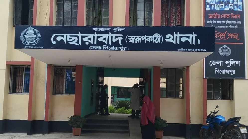 স্বরূপকাঠিতে মাথাবিহীন অজ্ঞাত যুবকের লাশ উদ্ধার