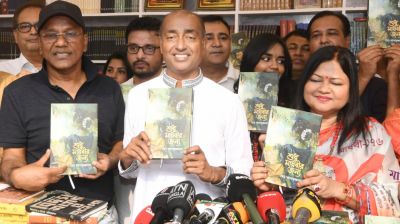 আইনমন্ত্রীর লেখা ‘শুধু মাধবীর জন্য’ বইয়ের মোড়ক উন্মোচন