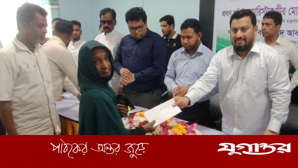 প্রধানমন্ত্রীর কর্মদক্ষতায় বিশ্বাসী ভূমি প্রতিমন্ত্রী, হাটহাজারিতে জাকাত বিতরণ অনুষ্ঠানে বললেন