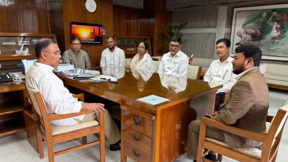প্রধানমন্ত্রীর সঙ্গে পাঁচ সিটি প্রশাসকদের সাক্ষাৎ