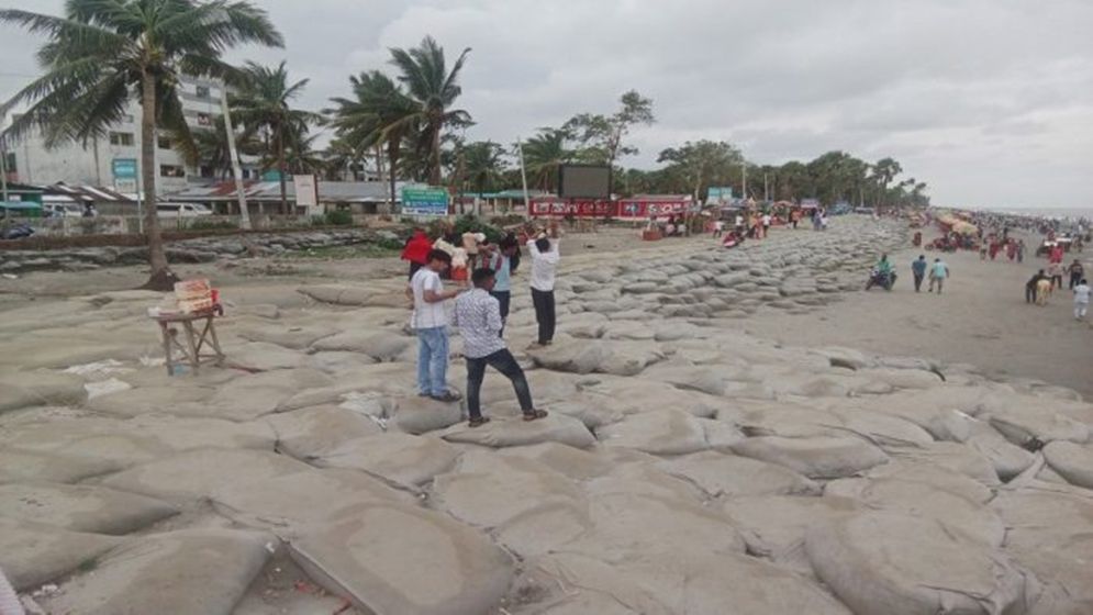 কুয়াকাটার সাগরপারে ইয়াবার হাট-বাজার