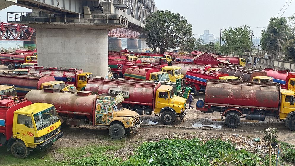 তেলের সংকট নেই, ভৈরবের ৩ ডিপোতে মজুত আছে ৩০ লাখ লিটার