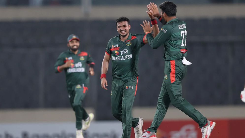 ৮২ রানে ৫ উইকেট নেই পাকিস্তানের