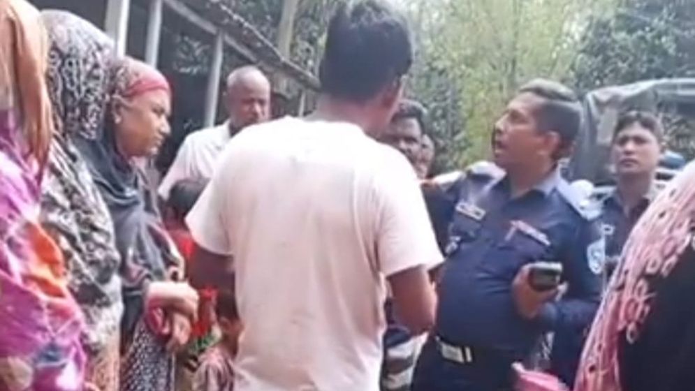 আসামি ধরতে গিয়ে ‘মবের’ শিকার ওসি!