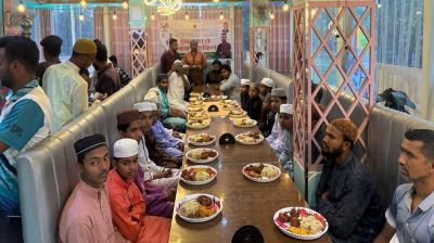 এতিমদের সঙ্গে ঢাকা মহানগর (পশ্চিম) ছাত্রদল নেতার ইফতার