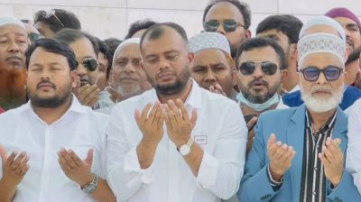 জিয়া-খালেদার সমাধিতে কুসিক প্রশাসক টিপুর শ্রদ্ধা