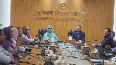 মন্ত্রণালয়ে ফুলেল শুভেচ্ছা গ্রহণ করলেন না আহমেদ আযম খান