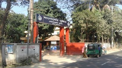 তিন কর্মচারীকে কুপিয়ে ব্যবসায়ীর ১০ লাখ টাকা ছিনতাইয়ের অভিযোগ