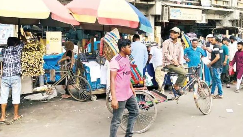 ঢাকা জাতীয় স্টেডিয়ামজুড়ে মাদক ও হকারদের দাপট