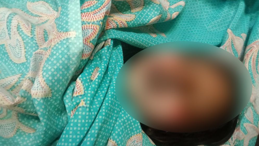 কুপ্রস্তাবে রাজি না হওয়ায় কিশোরীর গায়ে আগুন দিয়ে হত্যা