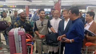 বিমানবন্দরে আকস্মিক পরিদর্শনে বিমান প্রতিমন্ত্রী