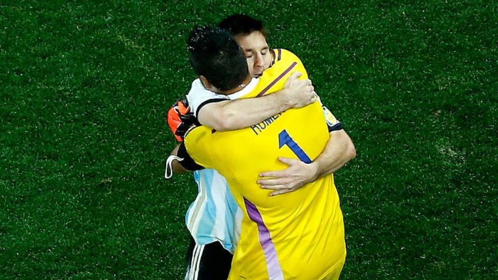 অবসরে গেলেন আর্জেন্টিনাকে ২৪ বছর পর বিশ্বকাপ ফাইনালে তোলার নায়ক