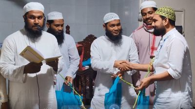 তারাবিহতে নিয়মিত ৪০ মুসল্লিকে পুরস্কৃত করল মসজিদ কমিটি