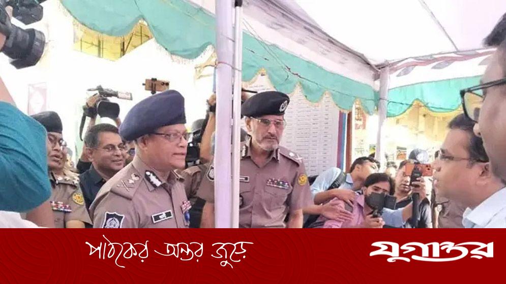 ঈদ যাত্রায় নিরাপত্তা নিশ্চিতে আইজিপি ও ডিএমপি কমিশনারের গাবতলী টার্মিনাল পরিদর্শন