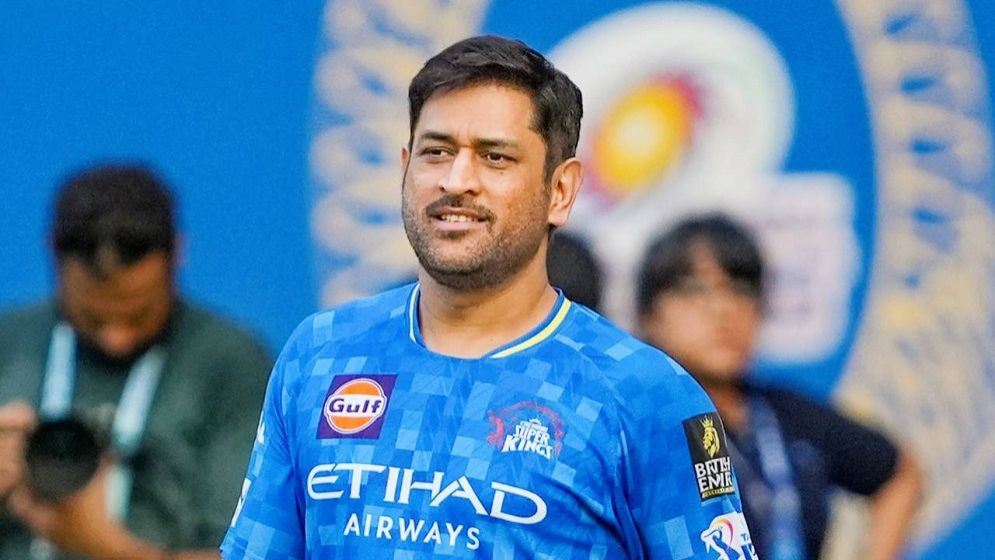 ধোনিকে শর্তসাপেক্ষে একাদশে রাখছেন ডি ভিলিয়ার্স