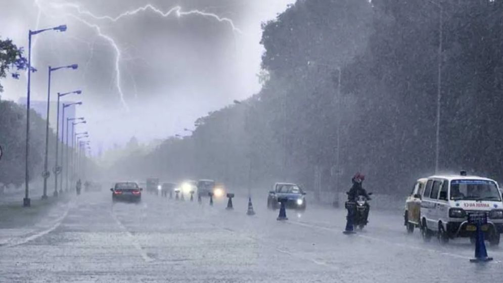 রাজধানীতে বজ্রসহ বৃষ্টি