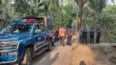 বাগেরহাটে পুলিশ সদস্যকে কুপিয়ে আসামি ছিনতাই