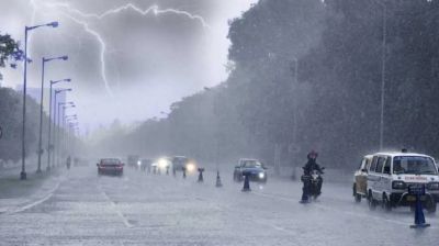 রাজধানীতে বজ্রসহ বৃষ্টি