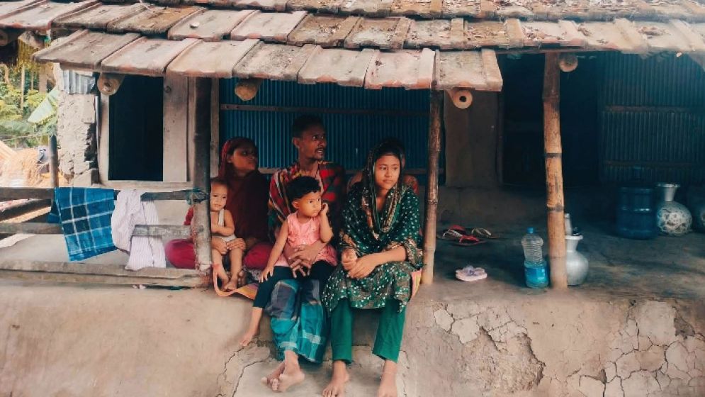 স্বামীর চিকিৎসায় সন্তান বিক্রি করতে চান স্ত্রী