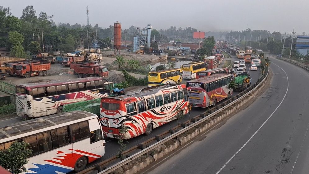 ঢাকা-টাঙ্গাইল-যমুনা সেতু মহাসড়‌কে ৩০ কি‌লো‌মিটারজুড়ে যানজট