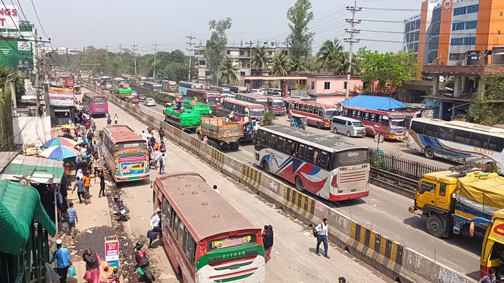 ঢাকা টাঙ্গাইল মহাসড়কে কমেছে যাত্রীর চাপ