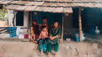 স্বামীর চিকিৎসায় সন্তান বিক্রি করতে চান স্ত্রী