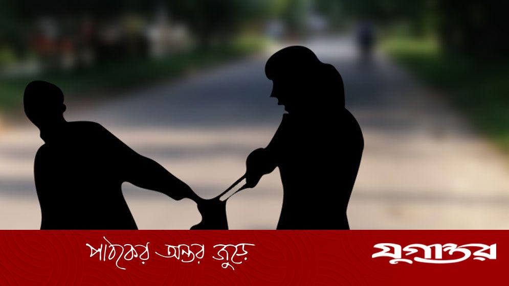 উত্তরায় ছিনতাইকারীর হ্যাঁচকা টানে রিকশা থেকে পড়ে ২১ বছর বয়সী গৃহবধূর মৃত্যু