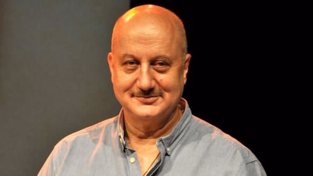চুল প্রতিস্থাপনে ব্যস্ত অভিনেতারা, কেন ব্যতিক্রম অনুপম খের