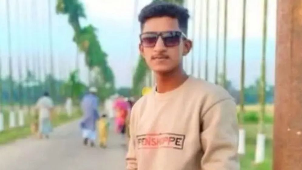 ফেসবুক লাইভে এসে গলায় ফাঁস যুবকের