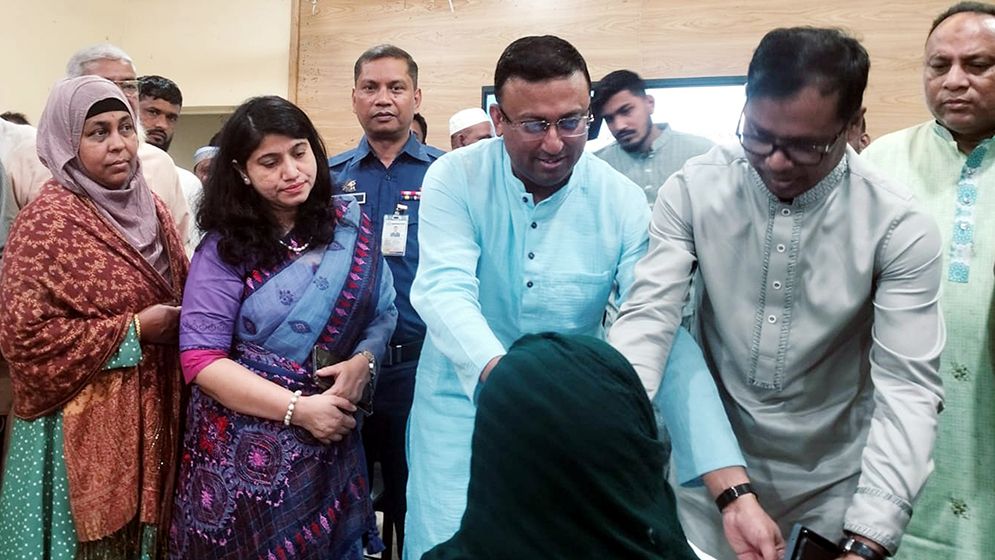 মন্ত্রী-এমপি আর উপদেষ্টার নাম ভাঙিয়ে কাজ নেওয়ার দিন শেষ: হুমায়ুন কবির
