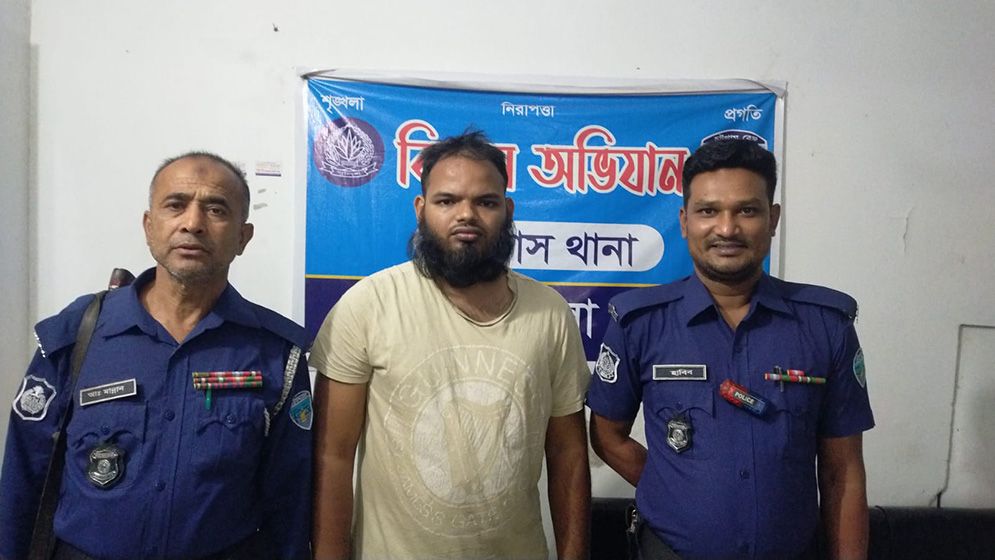 ইফতারে দাওয়াত না দেওয়া নিয়ে সংঘর্ষ আহত ৪