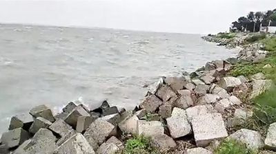 ঝড়ে পদ্মায় সিমেন্ট বোঝাই তিন ট্রলারডুবি
