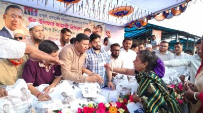 পুরান ঢাকায় ২ হাজার পরিবারের মাঝে ঈদ উপহার বিতরণ