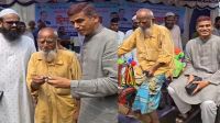 প্রতিমন্ত্রী ফরহাদ হোসেন আজাদের সহায়তায় নতুন ভ্যান পেলেন সেই বৃদ্ধ