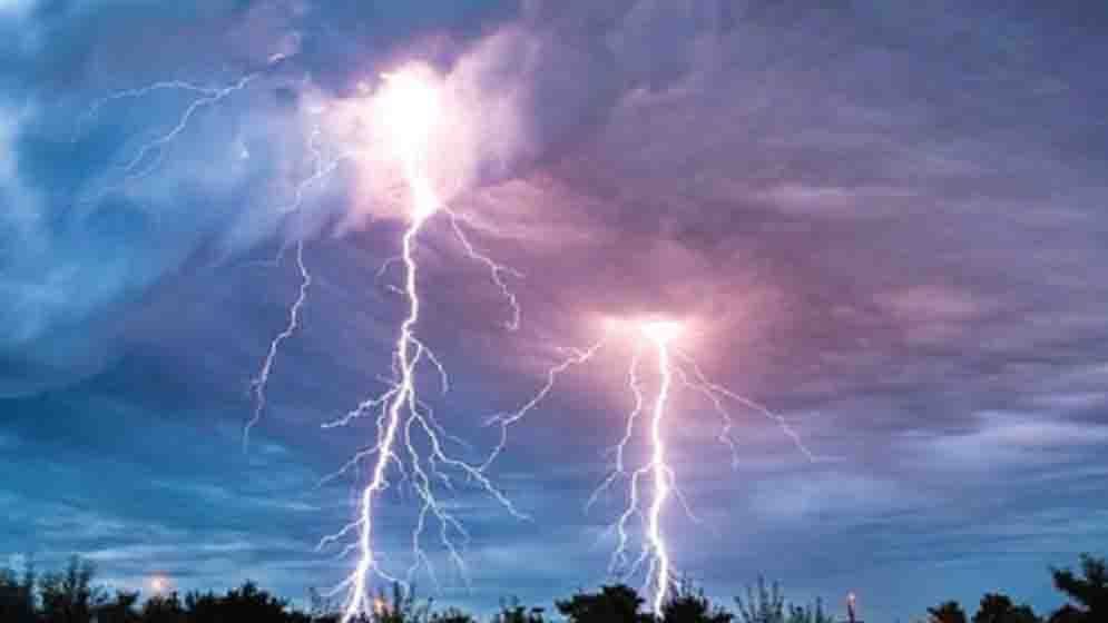 বাড়ির আঙিনায় কাজ করার সময় বজ্রপাতে গৃহবধূর মৃত্যু