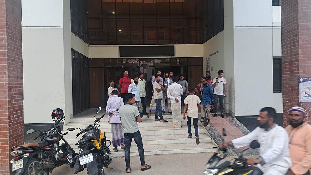ঈদে বন্ধুদের সঙ্গে ঘুরতে গিয়ে লাশ হয়ে ফিরল শাহাদাৎ
